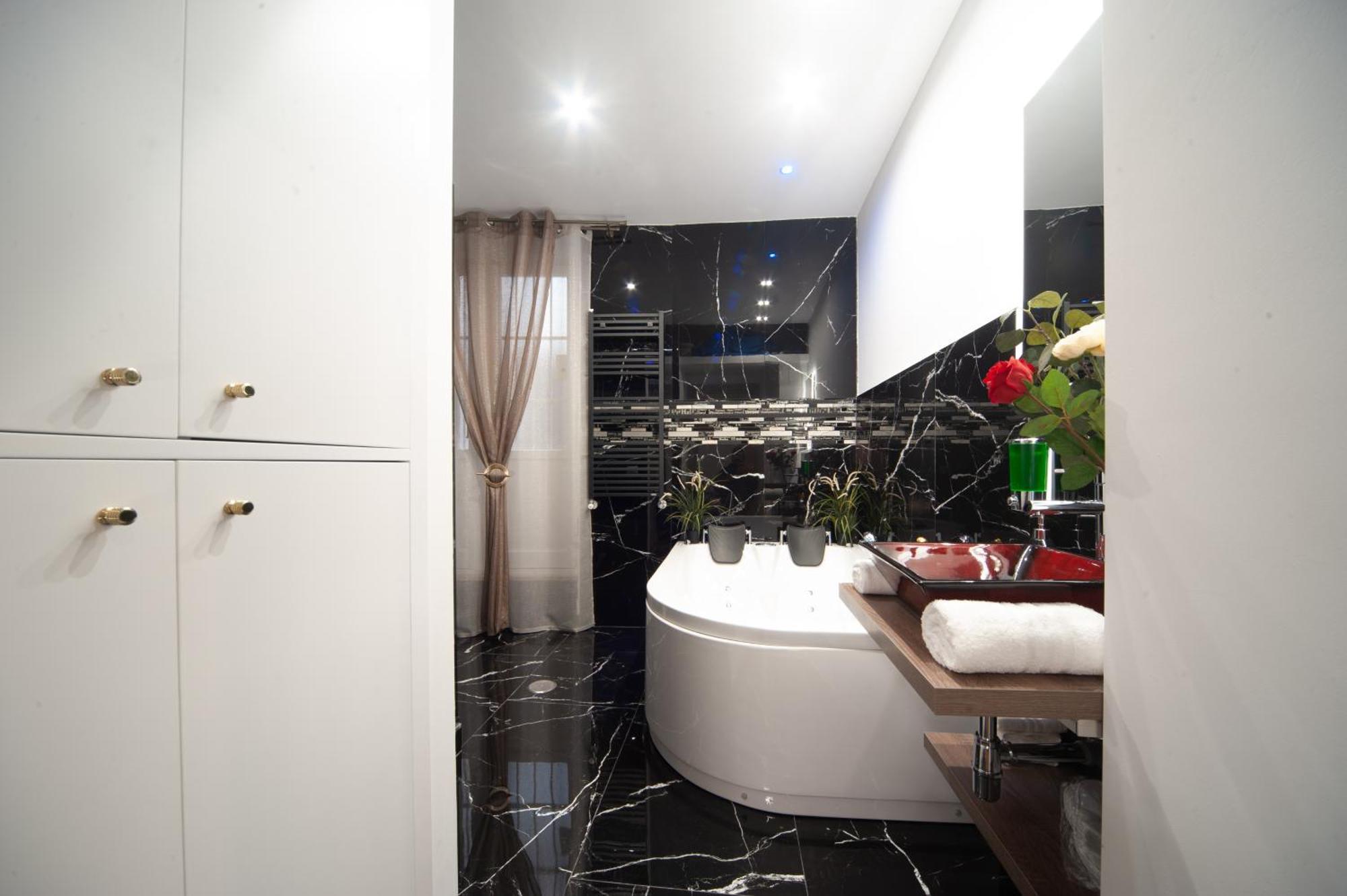 Farnese Jacuzzi Apartamento *